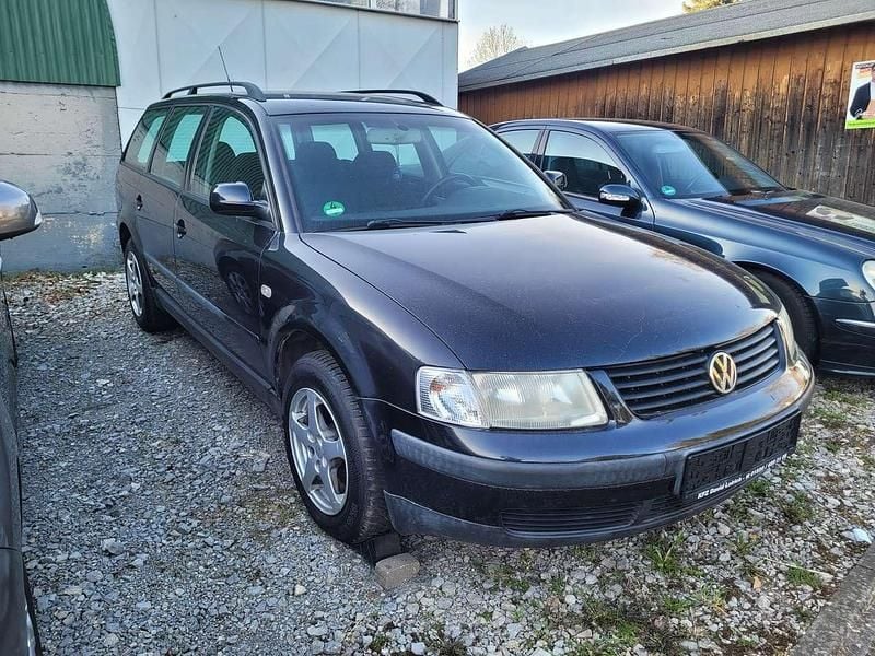 Gebraucht VW Passat 101 PS (74 kW) 2000 Schwarz Kombi