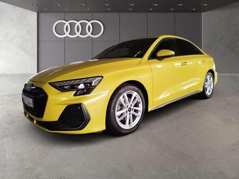 Pythongelb metallic/pythongelb Gebraucht 2024 Audi A3 S-Line Limousine | 31.886 € (Guter Preis) - Bild 1/2