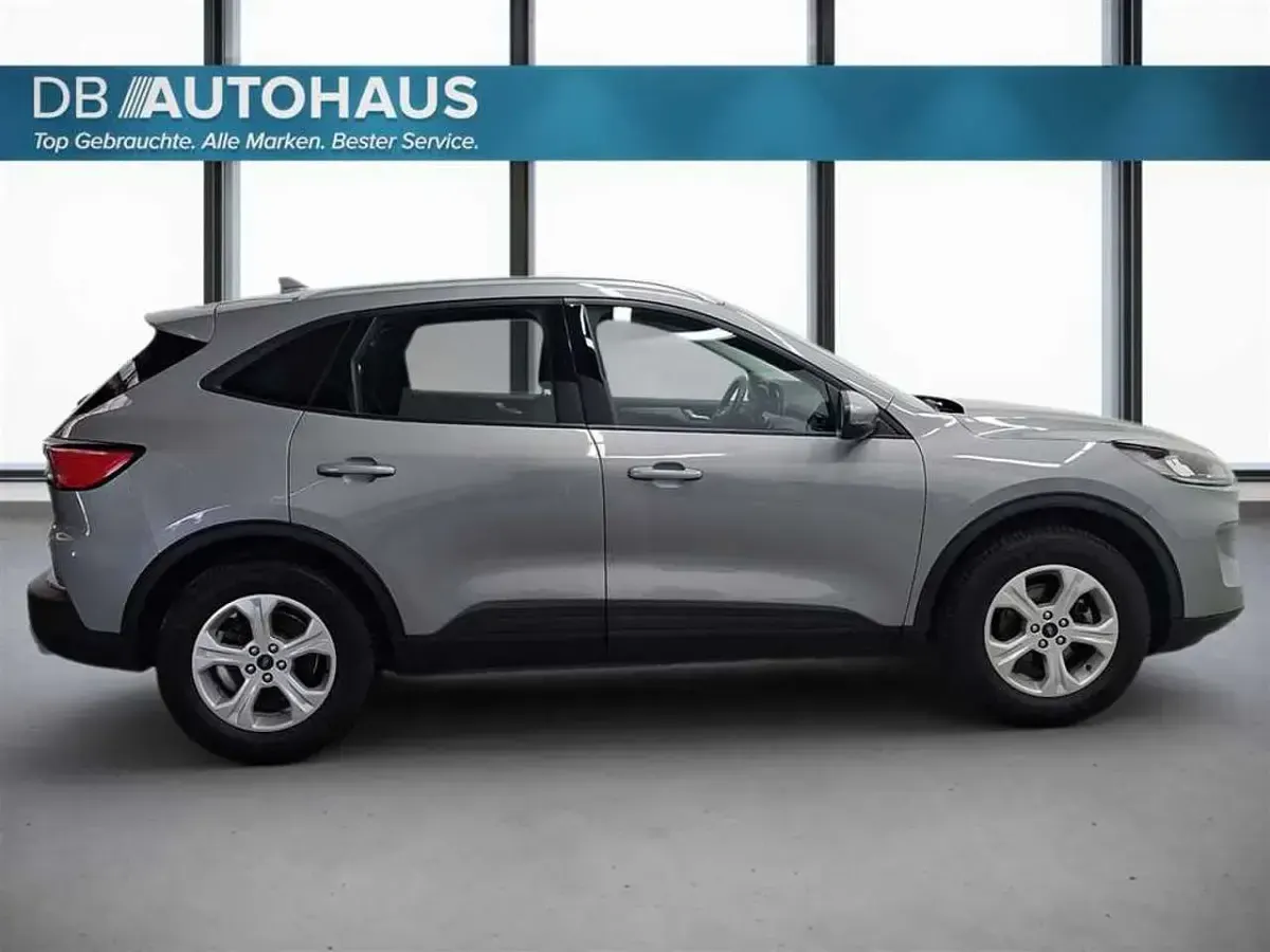 Używany Ford Kuga Cool & Connect 190 KM (139 kW) 2022 Srebrny SUV
