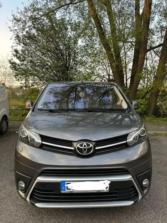 Gebraucht Toyota Proace Executive 177 PS (130 kW) 2017 Grau Van / Kleinbus
