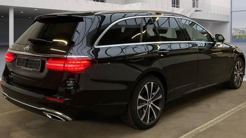 Gebraucht Mercedes E300 194 PS (142 kW) 2021 Schwarz Kombi