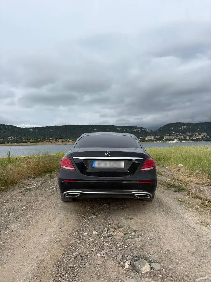 Gebraucht Mercedes E220 Exclusive 194 PS (142 kW) 2016 Schwarz Limousine