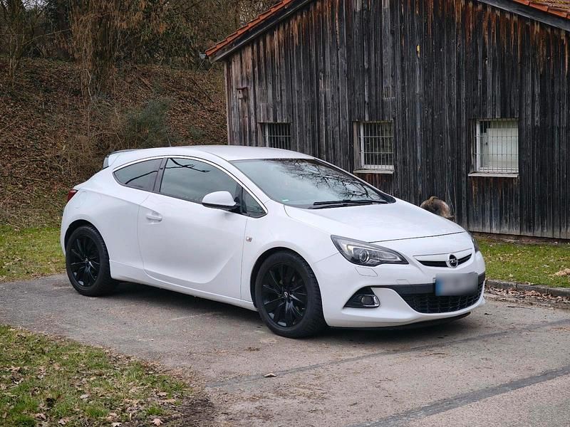 Gebraucht Opel Astra GTC 194 PS (142 kW) 2014 Weiß Coupé