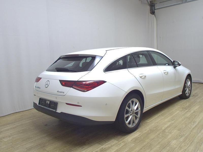 Gebraucht Mercedes CLA200 Shooting Brake 150 PS (110 kW) 2022 Weiss Kombi