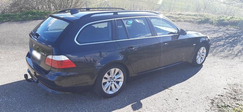 Gebraucht BMW 525 197 PS (144 kW) 2008 Schwarz Kombi