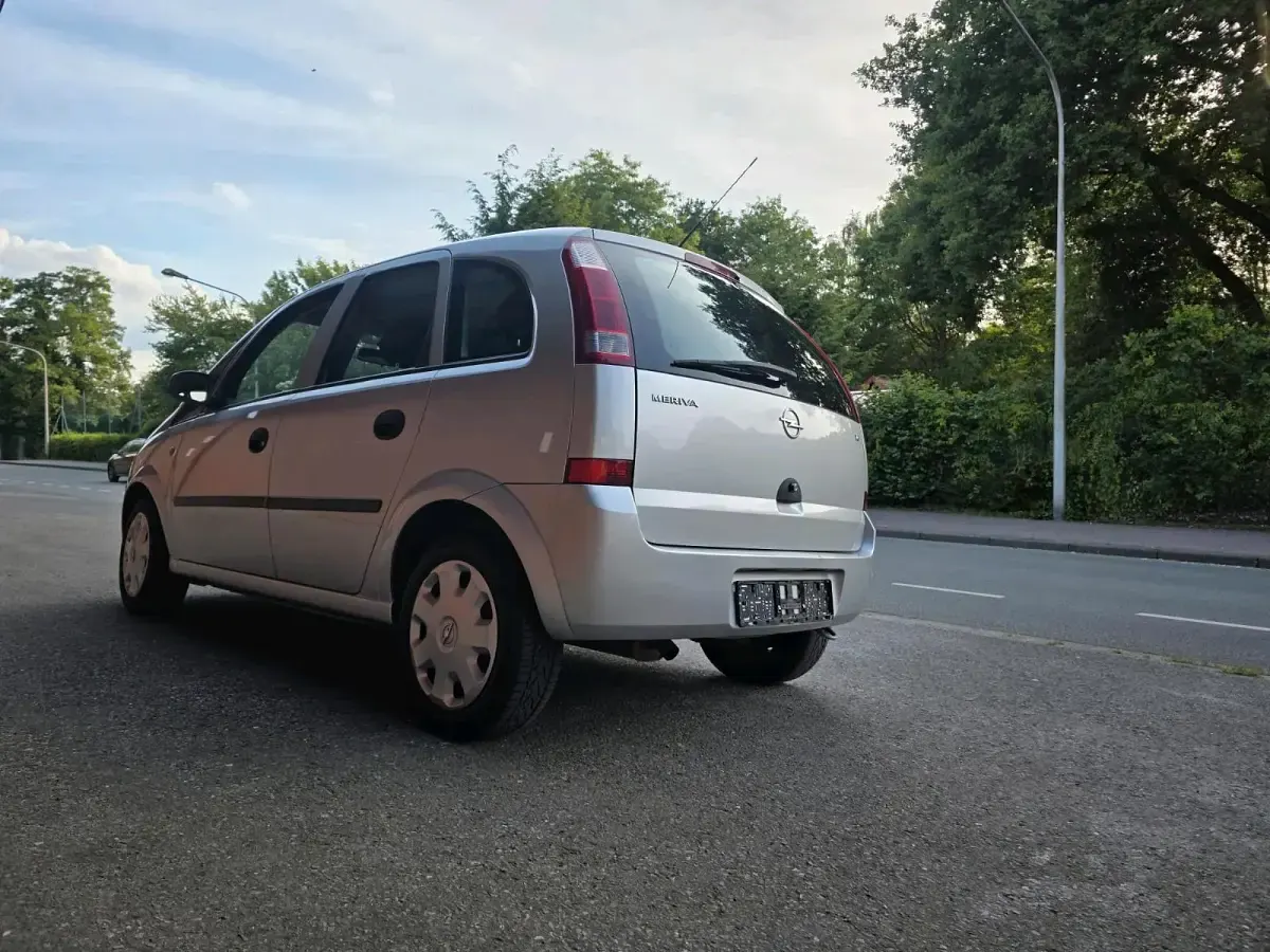 Gebraucht Opel Meriva 90 PS (66 kW) 2003 Silber Van / Kleinbus