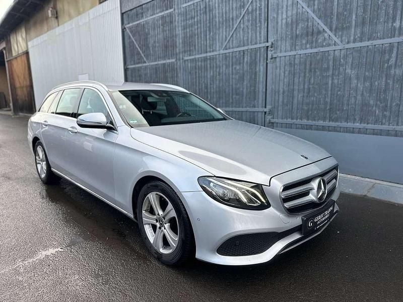 Gebraucht Mercedes E220 194 PS (142 kW) 2018 Iridiumsilber Kombi