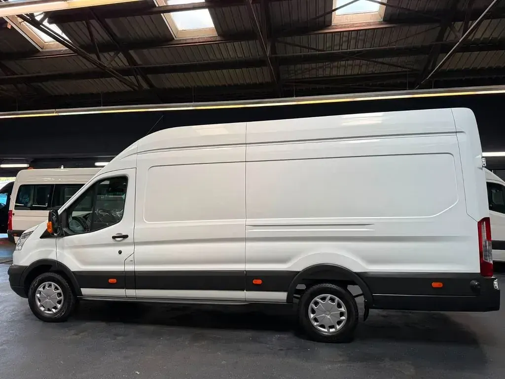Gebraucht Ford Transit 131 PS (96 kW) 2019 Weiß Van