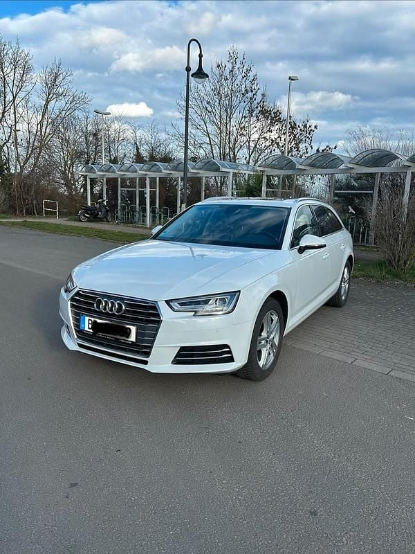 Używany Audi A4 Design 190 KM (139 kW) 2016 Biały Kombi