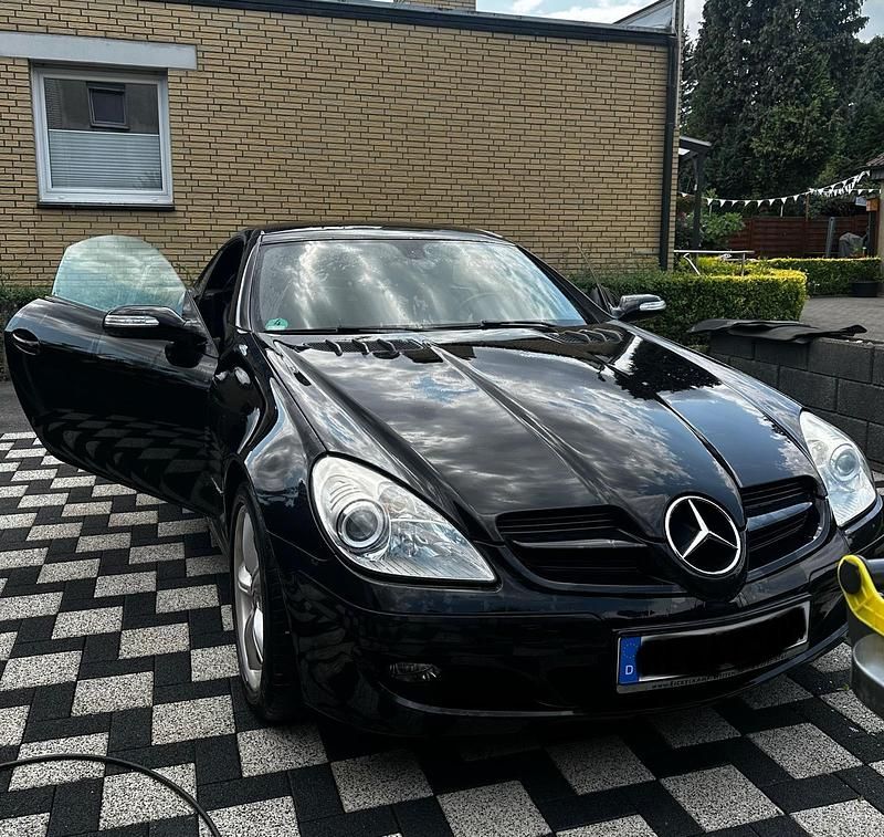 Schwarz Gebraucht 2004 Mercedes SLK200 Cabrio | 8.000 € - Bild 1/4