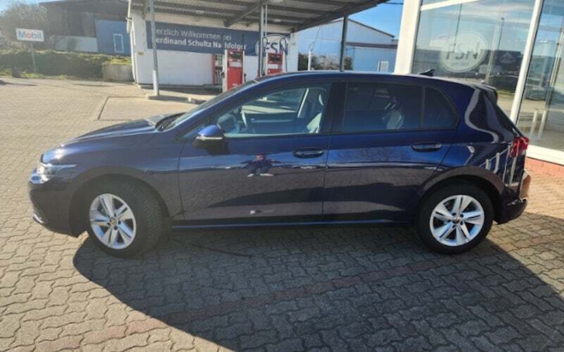 Gebraucht VW Golf VIII Life 131 PS (96 kW) 2023 Atlantic blue metallic Limousine