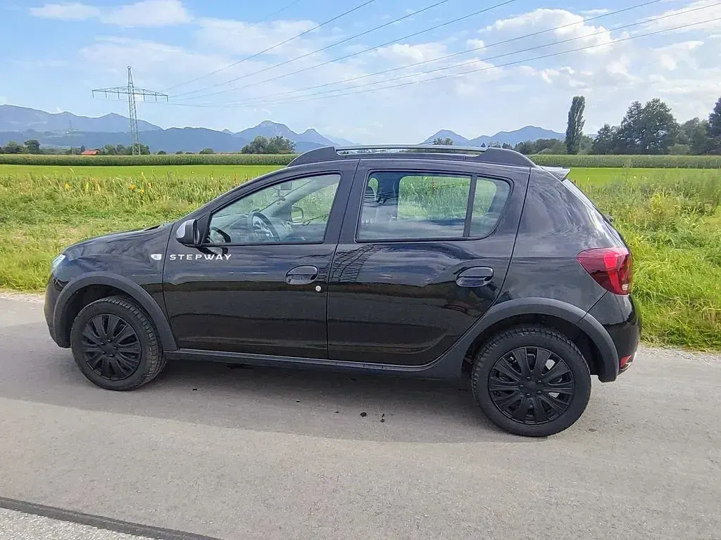 Gebraucht Dacia Sandero Celebration 90 PS (66 kW) 2017 Schwarz Limousine