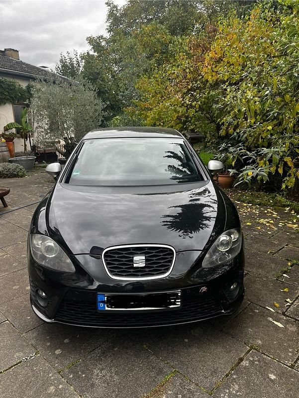 Schwarz Gebraucht 2010 Seat Leon FR Limousine | 6.700 € (Fairer Preis) - Bild 1/4