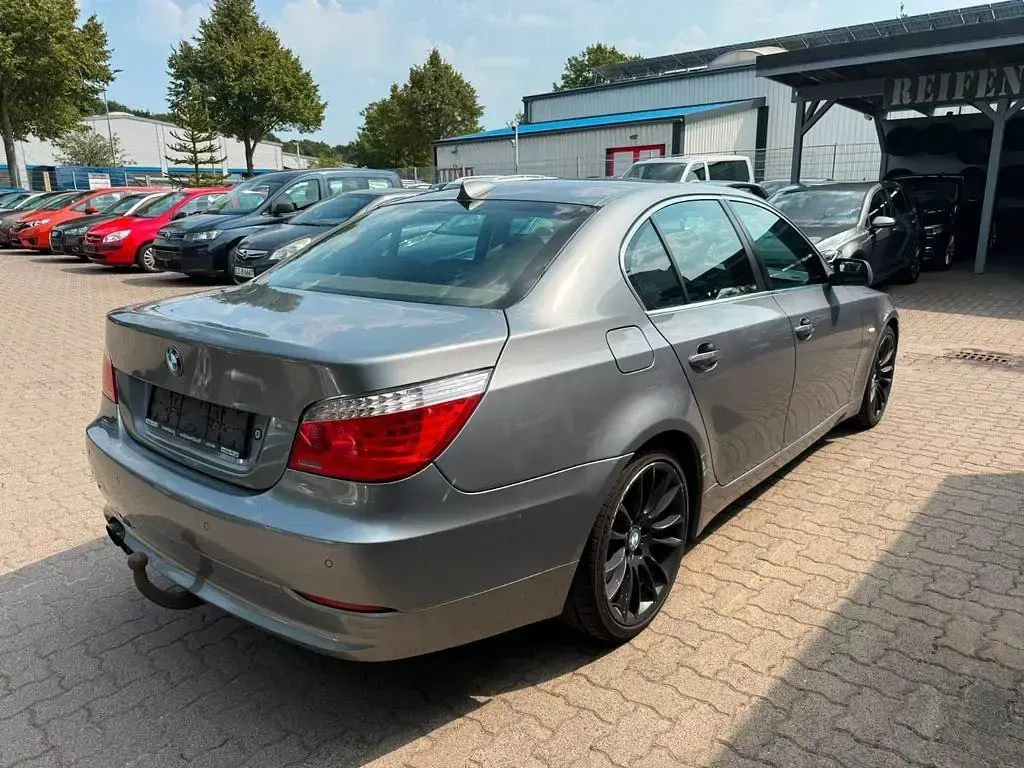 Gebraucht BMW 520 Sport Line 177 PS (130 kW) 2008 Grau Limousine