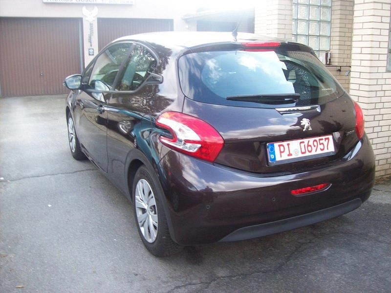 Gebraucht Peugeot 208 82 PS (60 kW) 2012 Schwarz Kleinwagen