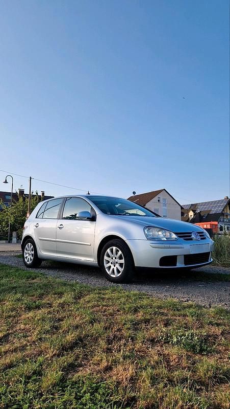Silber Gebraucht 2005 VW Golf V Limousine | 3.700 € (Fairer Preis) - Bild 1/4