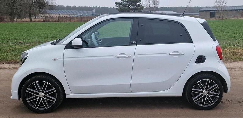 Gebraucht Smart ForFour Brabus 90 PS (66 kW) 2019 Weiß Kleinwagen
