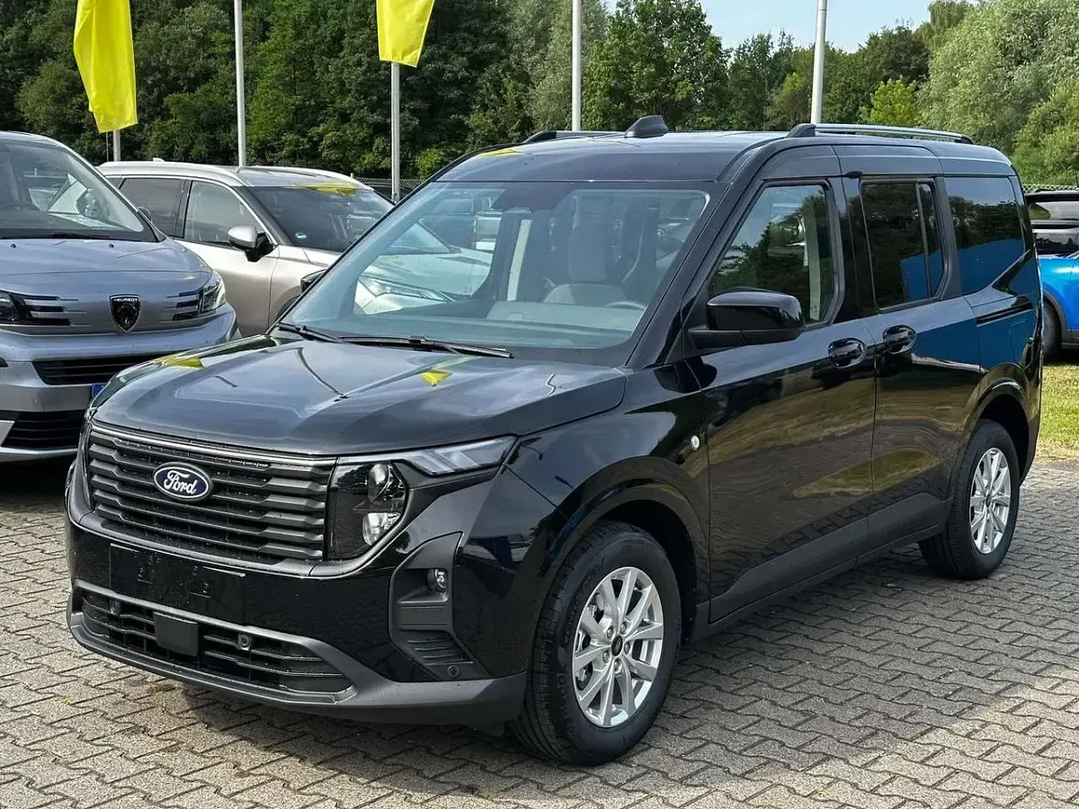 Neu Ford Tourneo Courier Titanium 125 PS (91 kW) 2026 Schwarz Van / Kleinbus