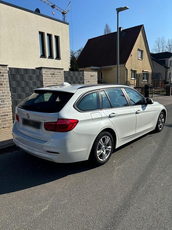 Gebraucht BMW 318 150 PS (110 kW) 2019 Weiß Kombi