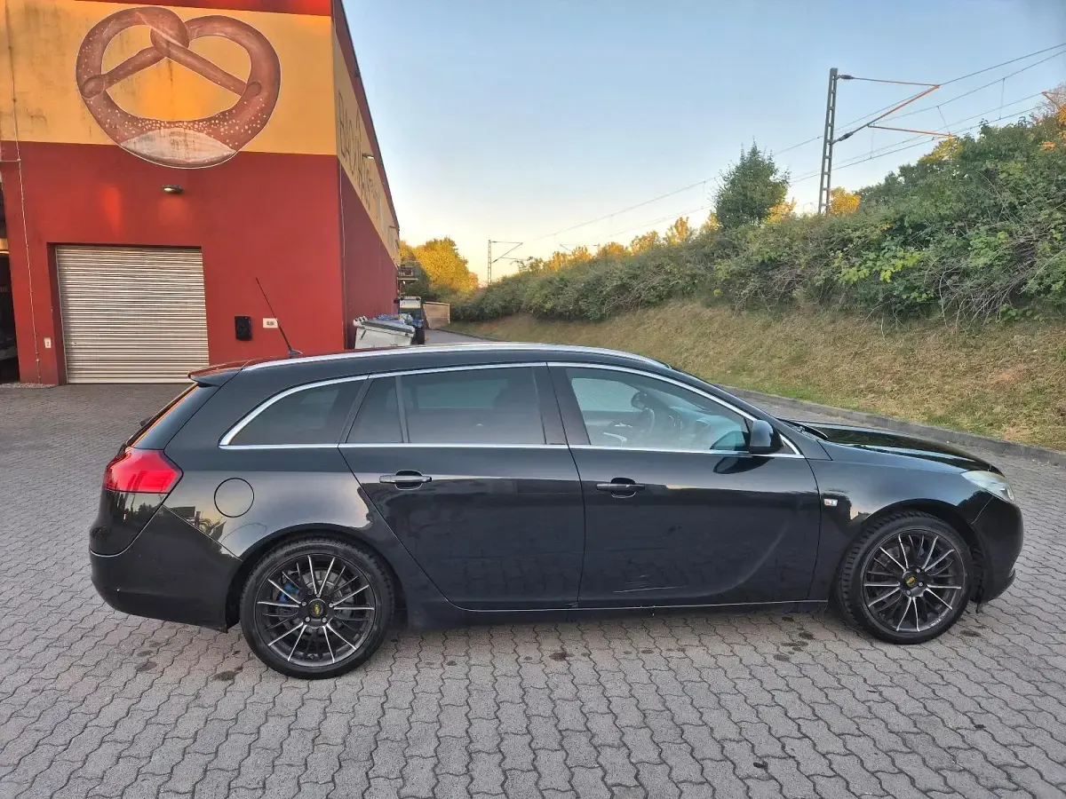 Gebraucht Opel Insignia 140 PS (102 kW) 2010 Schwarz Kombi