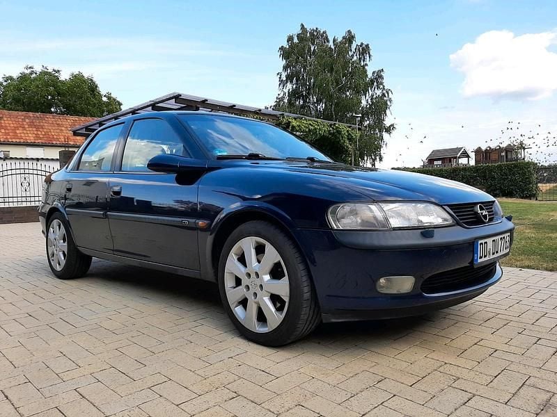 Blau Gebraucht 1999 Opel Vectra Limousine | 1.199 € (Superpreis) - Bild 1/4