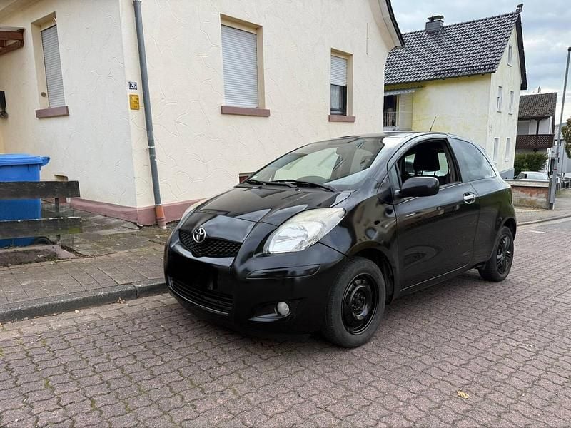 Schwarz Gebraucht 2011 Toyota Yaris Kleinwagen | 2.000 € (Guter Preis) - Bild 1/4