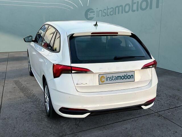 Weiß Gebraucht 2024 Skoda Scala Essence Kleinwagen | 20.600 € (Fairer Preis) - Bild 1/2