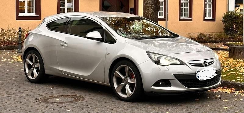 Silber Gebraucht 2012 Opel Astra GTC Design Edition Coupé | 5.200 € (Fairer Preis) - Bild 1/4