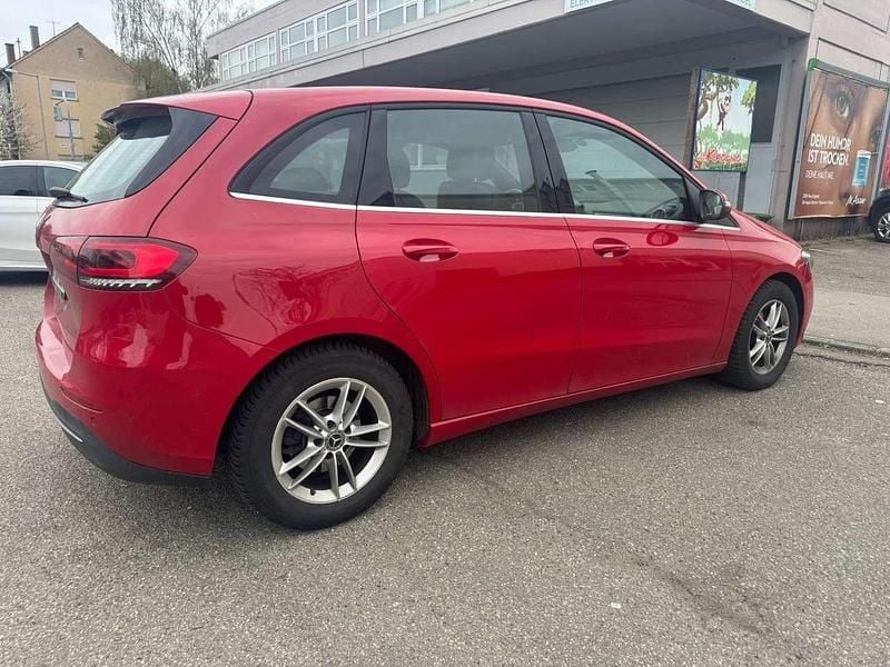 Gebraucht Mercedes B180 116 PS (85 kW) 2020 Jupiterrot  unilack Van / Kleinbus