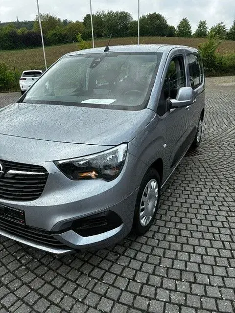 Używany Opel Combo Edition 110 KM (80 kW) 2020 Srebrny Minivan