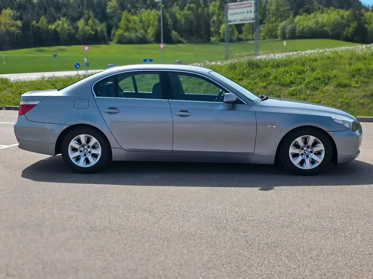 Second-hand BMW 530 218 CP (160 kW) 2003 Argintiu Berlinǎ