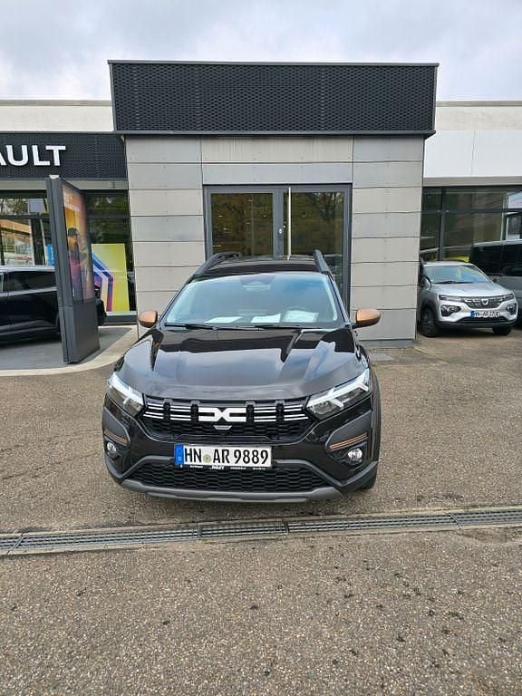 Schwarz Gebraucht 2024 Dacia Jogger Extreme Limousine | 22.395 € (Fairer Preis) - Bild 1/4