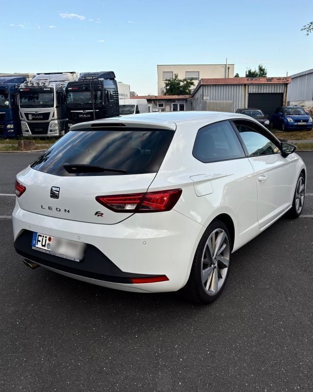 Weiß Gebraucht 2014 Seat Leon FR Limousine | 11.000 € (Guter Preis) - Bild 1/4