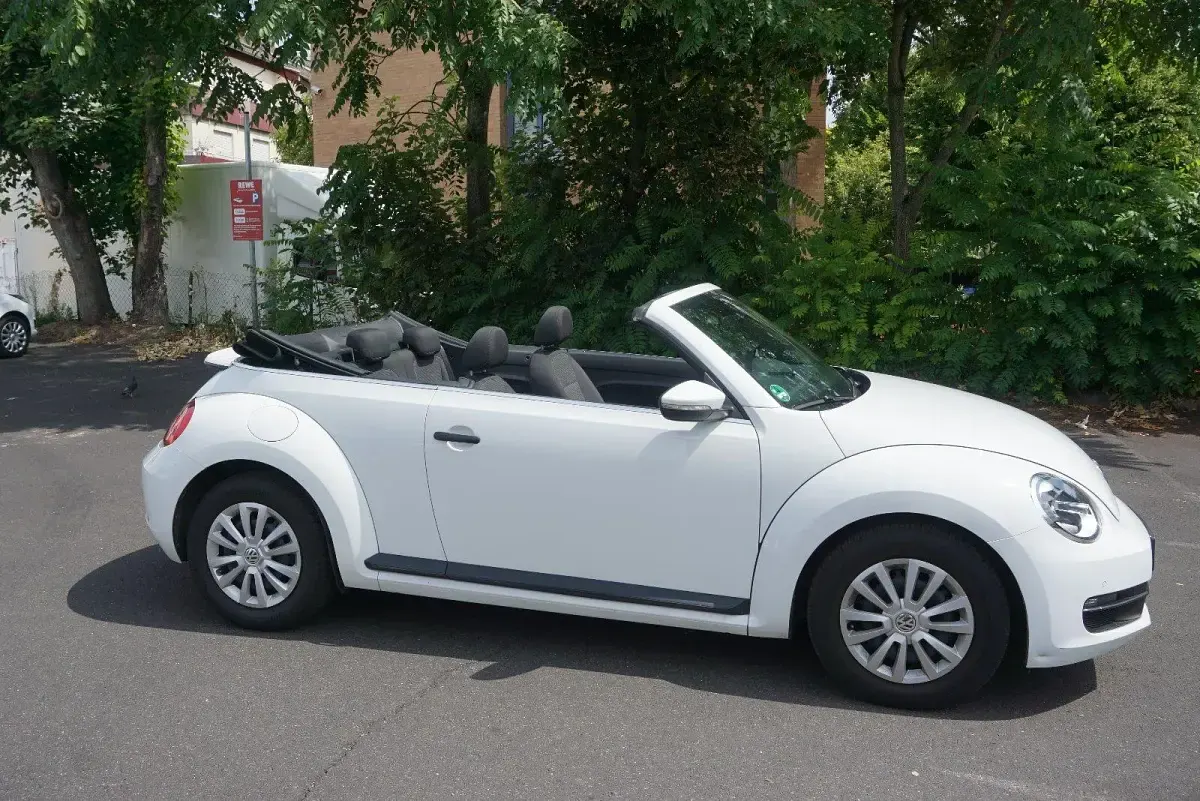 Gebraucht VW Beetle 105 PS (77 kW) 2015 Weiß Kleinwagen
