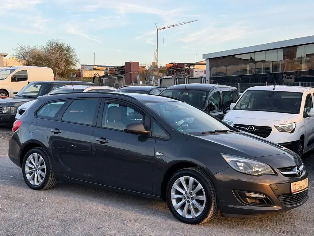 Gebraucht Opel Astra Active 140 PS (102 kW) 2014 Grau Kombi