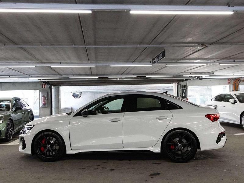 Gebraucht Audi RS3 Ambiente 400 PS (294 kW) 2022 Gletscherweiß metallic Limousine