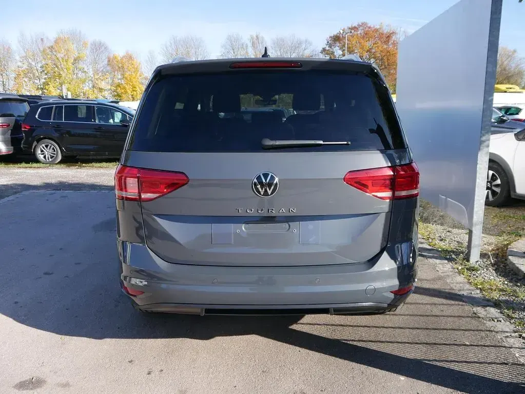 Neu VW Touran Comfortline 150 PS (110 kW) 2025 Delfingrau metallic Van / Kleinbus
