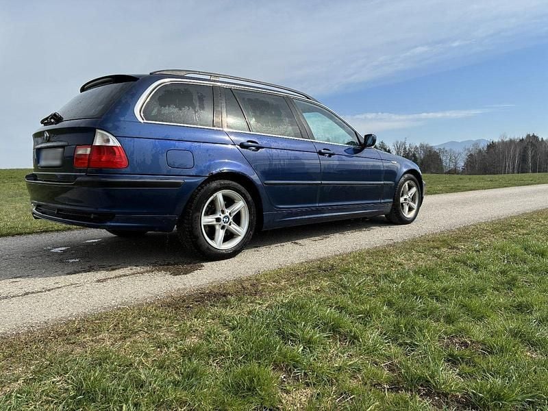 Gebraucht BMW 320 170 PS (125 kW) 2004 Blau Kombi