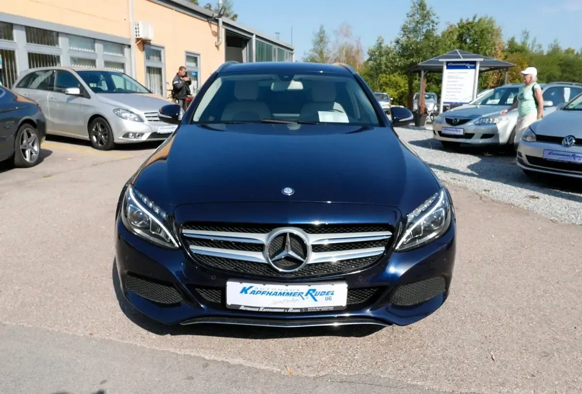 Gebraucht Mercedes C250 204 PS (150 kW) 2015 Blau Kombi
