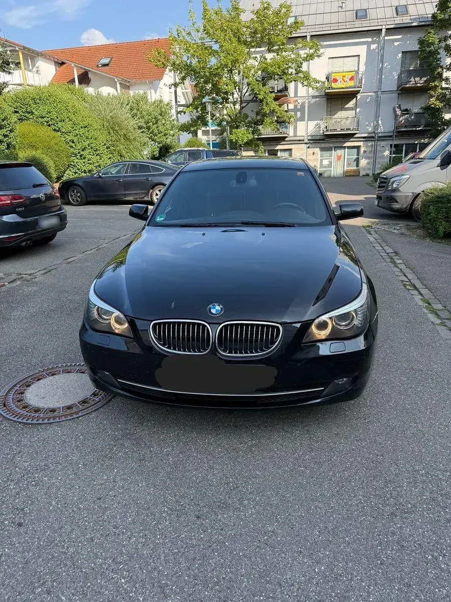 Gebraucht BMW 525 Lifestyle 197 PS (144 kW) 2008 Schwarz Limousine