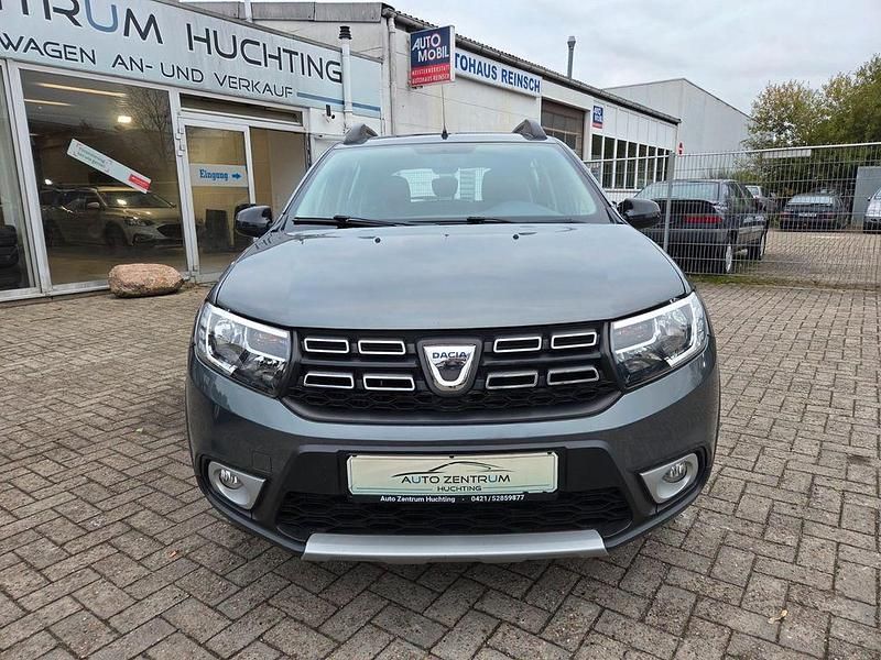 Gebraucht Dacia Sandero Celebration 90 PS (66 kW) 2018 Grau Limousine