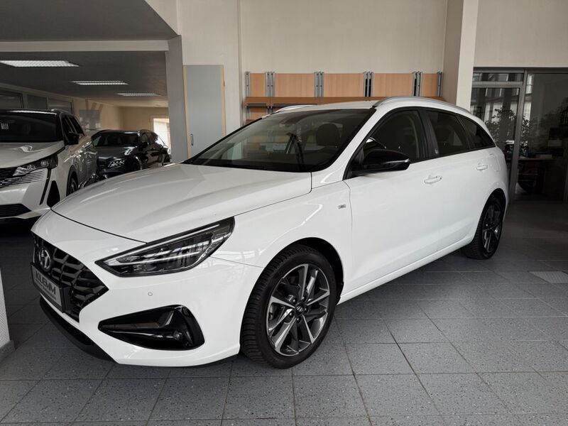 Weiß Gebraucht 2021 Hyundai i30 Edition 30 Kombi | 15.950 € (Fairer Preis) - Bild 1/4