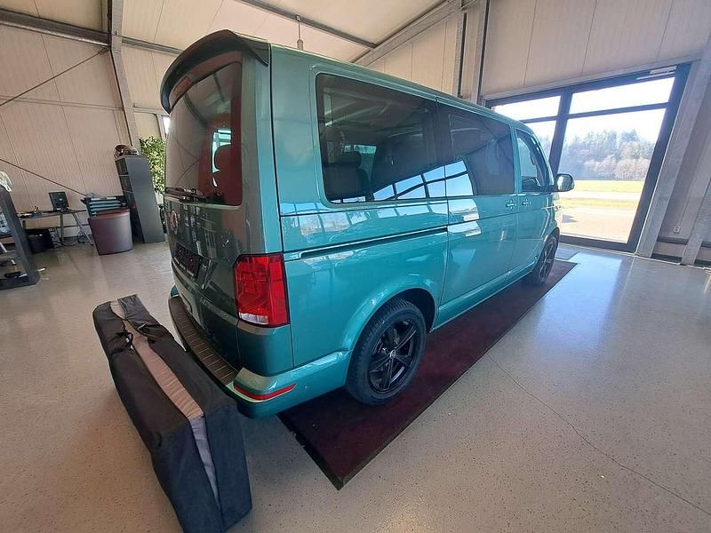 Gebraucht VW Multivan Trendline 150 PS (110 kW) 2020 Bay leaf green metallic Van / Kleinbus