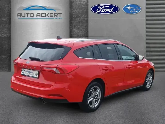 Gebraucht Ford Focus Cool & Connect 125 PS (91 kW) 2022 Rot Kombi