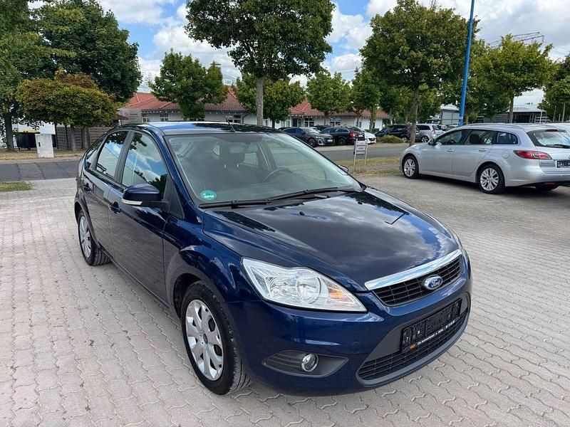 Blau Gebraucht 2011 Ford Focus Limousine | 2.700 € - Bild 1/4