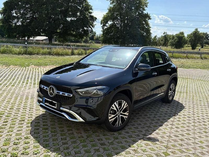 Schwarz Gebraucht 2023 Mercedes GLA200 Progressive SUV | 36.500 € (Fairer Preis) - Bild 1/4