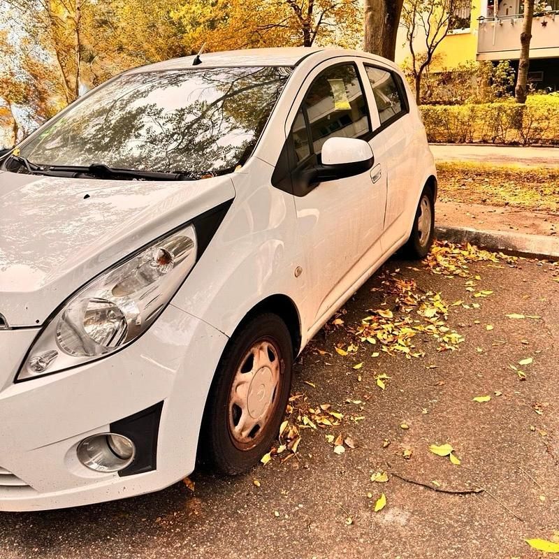 Weiß Gebraucht 2011 Chevrolet Spark LS Kleinwagen | 2.300 € (Teuer) - Bild 1/4