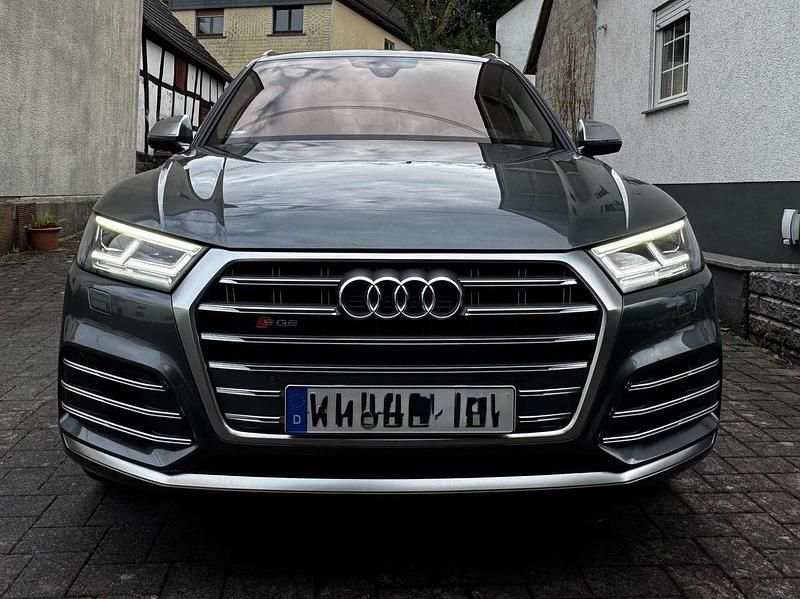 Grau Gebraucht 2018 Audi SQ5 SUV | 34.890 € (Fairer Preis) - Bild 1/4