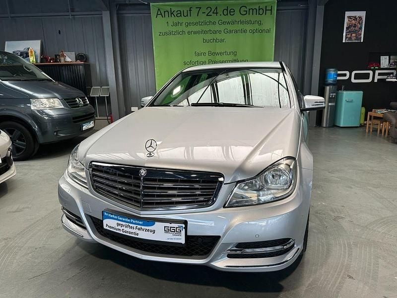 Gebraucht Mercedes C180 156 PS (114 kW) 2012 Silber Limousine