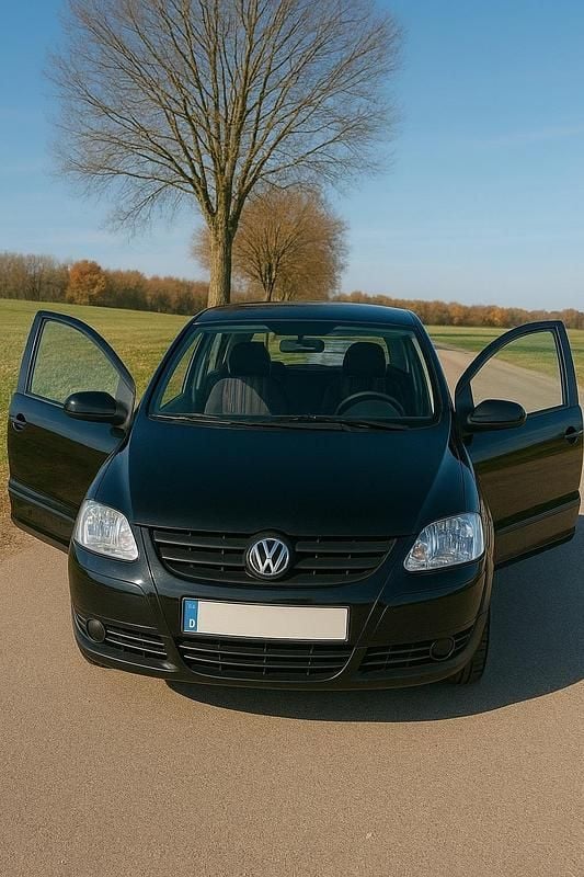 Schwarz Gebraucht 2011 VW Fox Kleinwagen | 2.390 € (Fairer Preis) - Bild 1/4